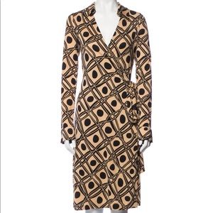 Diane VonFurstenberg Jeanne Crop Circles Camel Wrap Dress Size 12
